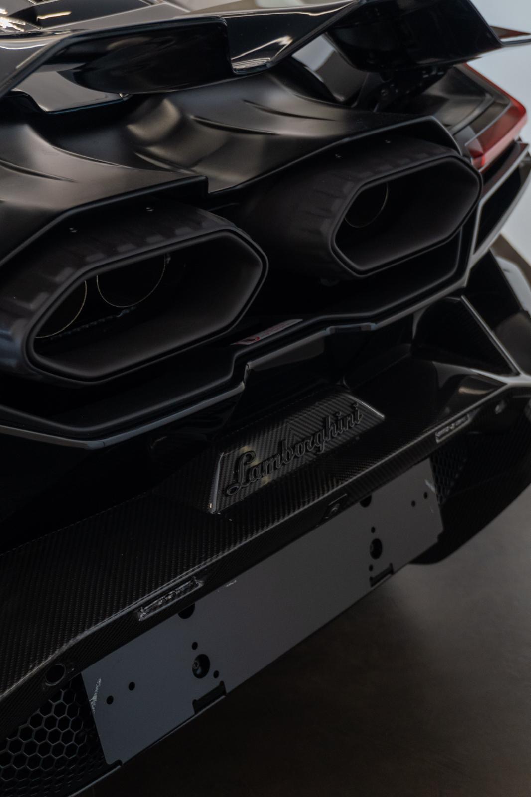 Lamborghini Revuelto exhaust