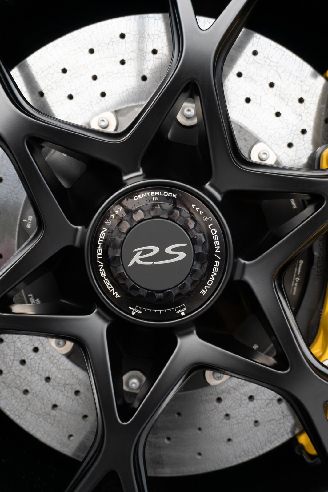 Porsche GT3 RS side profile